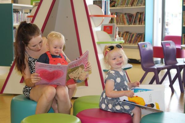 Forum Library - Parent reading to child